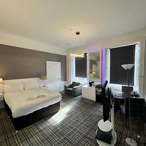 Homestay Luxury Family With Private Bathroom In The Heart Of, Edinburgh