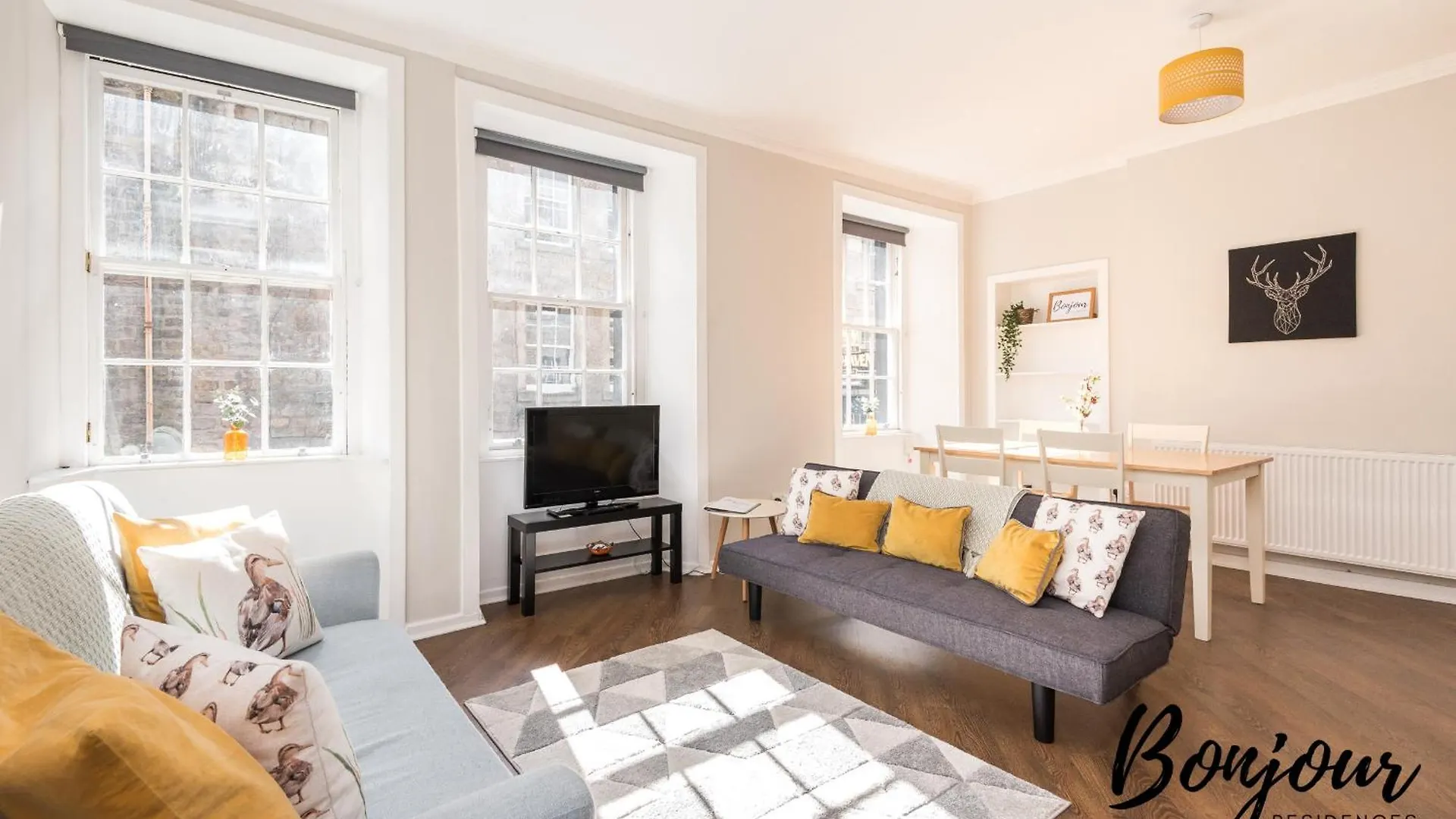 Bright New Town 2Br-1Ba, 1 Min To George St By Bonjour Residences אדינבורו