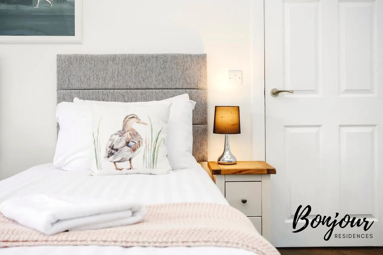 Bright New Town 2Br-1Ba, 1 Min To George St By Bonjour Residences אדינבורו דירה